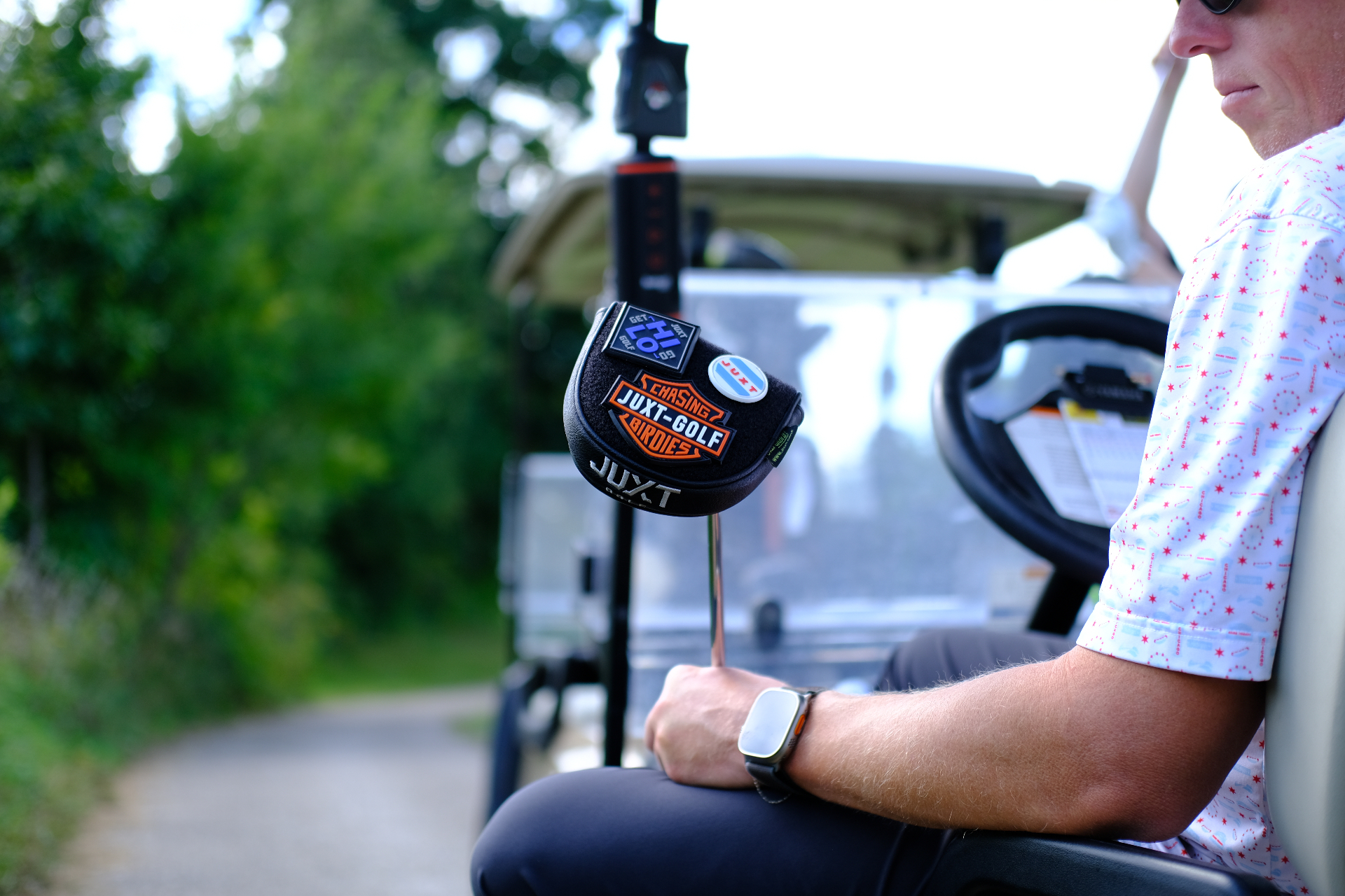 JUXT putter cover on the course